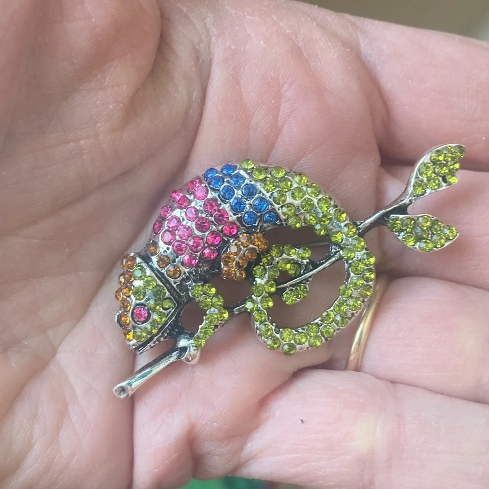 Vibrant Rhinestone Chameleon Brooch - Picture 4 of 8